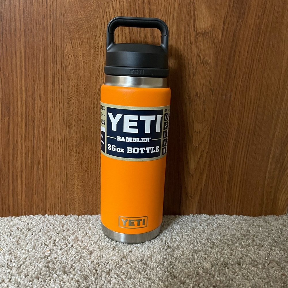 NWT Yeti 26OZ Bottle Chug Cap